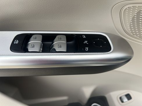 Certified 2025 Mercedes-Benz GLC 300 image 19