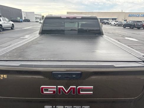 Used 2024 GMC Sierra 1500 AT4 w/ Technology Package AWD/4WD image 12