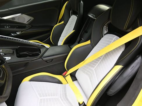 Used 2021 Chevrolet Corvette Stingray Premium Conv w/ Z51 Performance Package RWD image 12