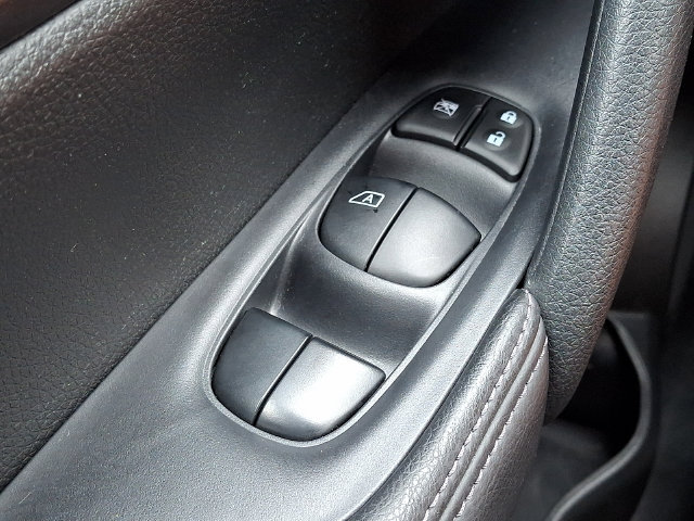Used 2014 Nissan Rogue SV w/ SV Premium Package AWD/4WD image 26