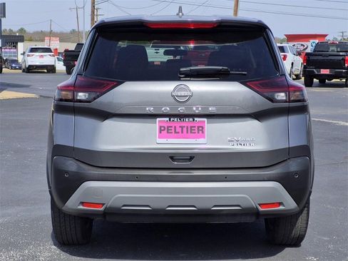 Used 2022 Nissan Rogue SV image 5