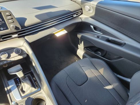 New 2026 Hyundai Elantra SE FWD image 15
