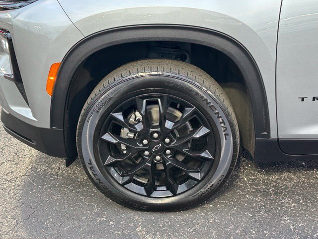 Used 2025 Chevrolet Traverse LT w/ Midnight/Sport Edition FWD image 7