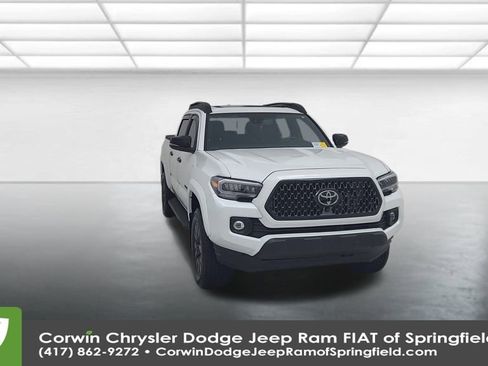 Used 2023 Toyota Tacoma Limited image 4