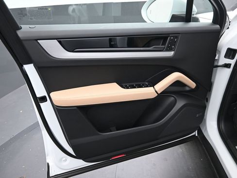 New 2025 Porsche Cayenne Coupe image 18