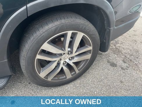 Used 2017 Honda Pilot Touring image 3