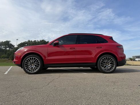 Used 2021 Porsche Cayenne AWD/4WD image 6