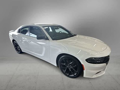 Used 2020 Dodge Charger SXT w/ Blacktop Package image 2