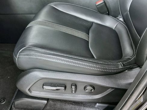 Certified 2025 Honda Pilot Touring image 9