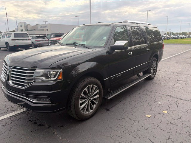Used 2017 Lincoln Navigator L Select AWD/4WD image 3