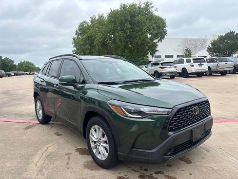 Used 2023 Toyota Corolla Cross LE FWD image 3