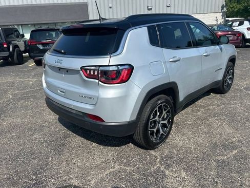 Used 2025 Jeep Compass Limited AWD/4WD image 4