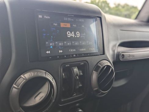 Used 2018 Jeep Wrangler Unlimited Sport AWD/4WD image 21