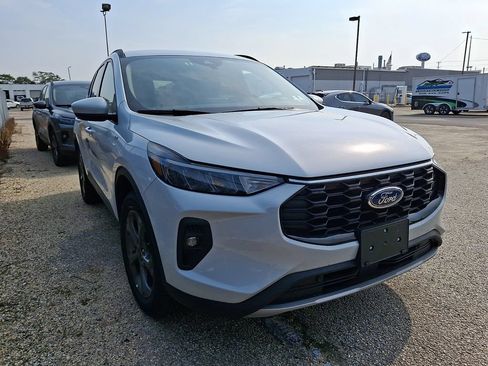 Used 2025 Ford Escape ST-Line Select AWD/4WD image 3