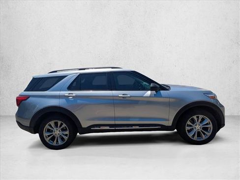 Used 2020 Ford Explorer XLT w/ Equipment Group 202A AWD/4WD image 4