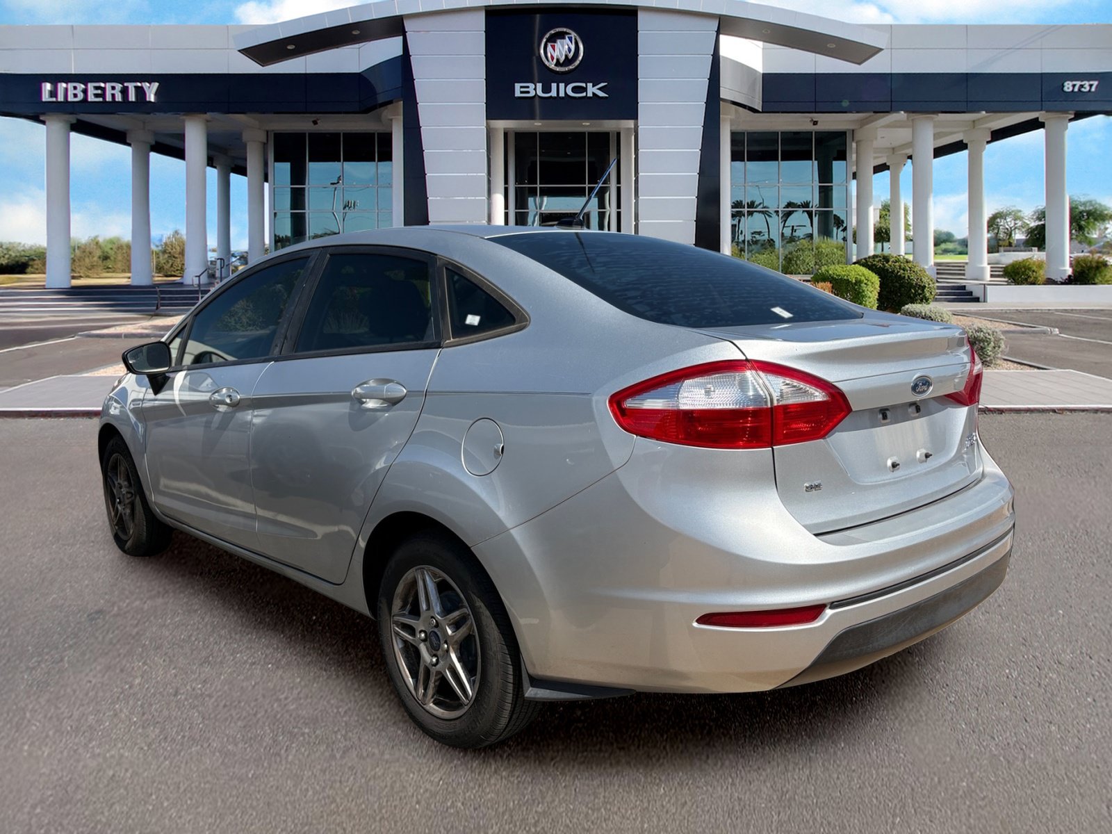Used 2017 Ford Fiesta SE FWD image 3