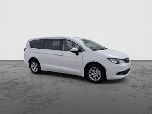 Used 2023 Chrysler Voyager LX FWD image 2