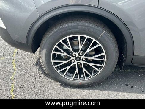 New 2025 Ford Escape SE image 17