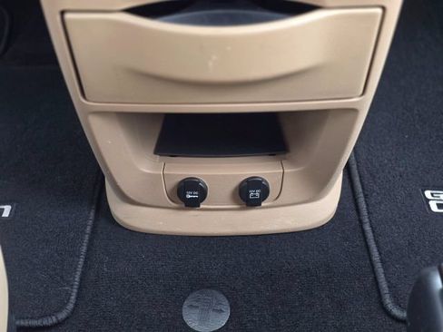 Used 2015 Dodge Grand Caravan American Value Package w/ UConnect Hands-Free Group FWD image 25