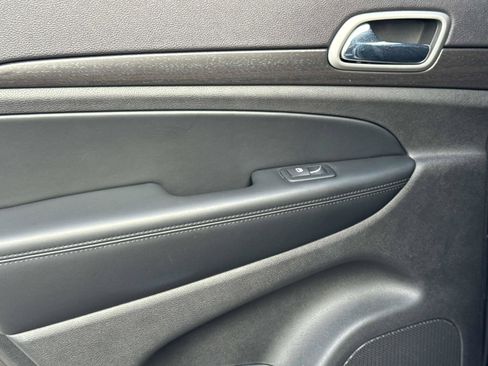 Used 2018 Jeep Grand Cherokee Altitude image 14