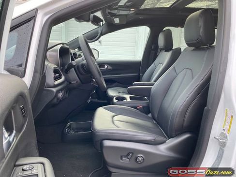 New 2026 Chrysler Pacifica Select image 26