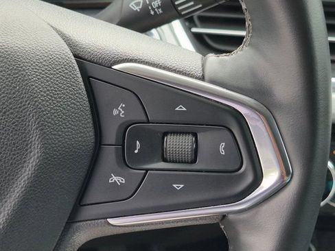 Used 2025 Chevrolet Trax LT w/ LT Convenience Package FWD image 15