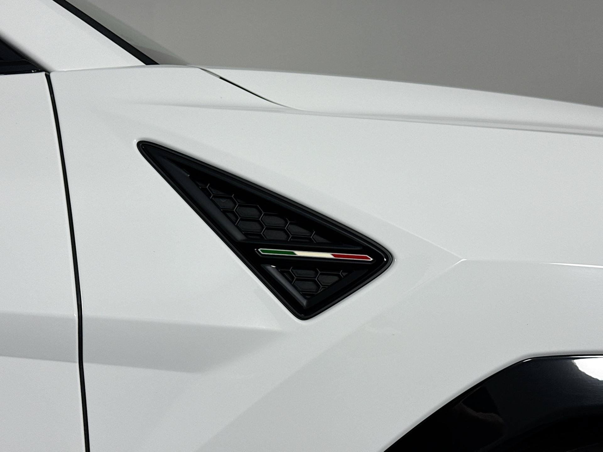 Used 2021 Lamborghini Urus AWD/4WD image 54