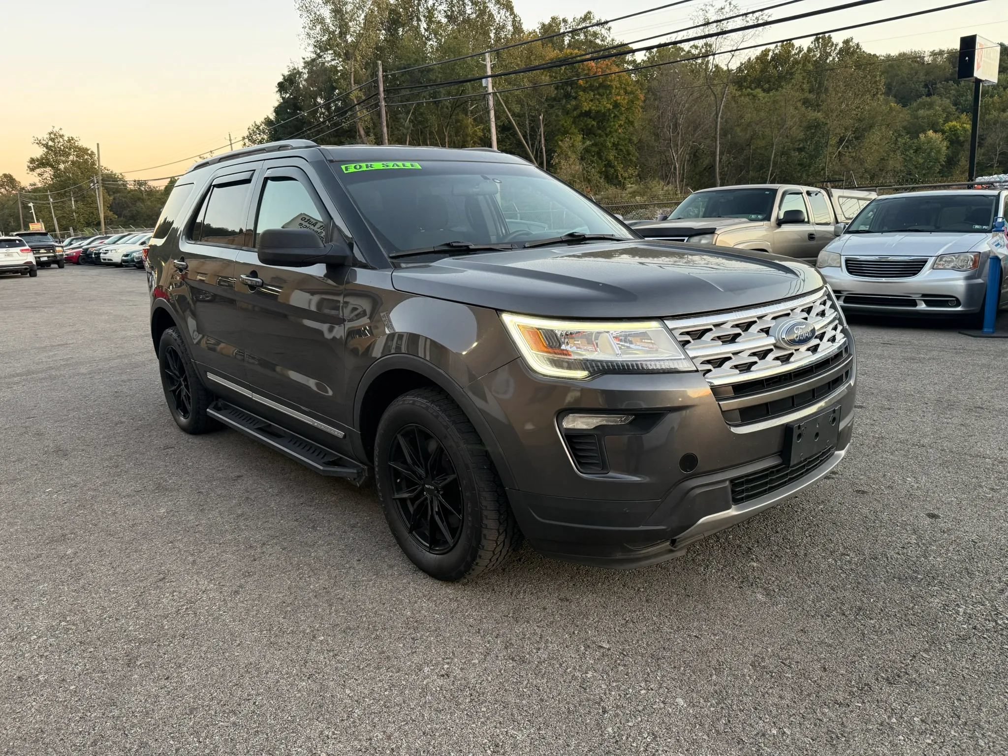 Used 2018 Ford Explorer XLT AWD/4WD image 3
