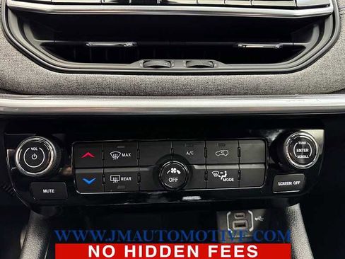 Used 2024 Jeep Compass Latitude image 24