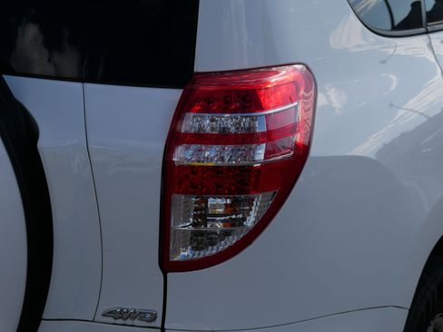 Used 2010 Toyota RAV4 4WD image 17