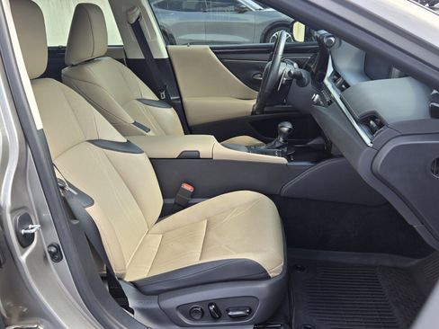 Used 2021 Lexus ES 300h Ultra Luxury w/ Accessory Package 2 image 12