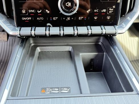 New 2025 GMC Acadia Elevation w/ Elevation Premium Package image 32