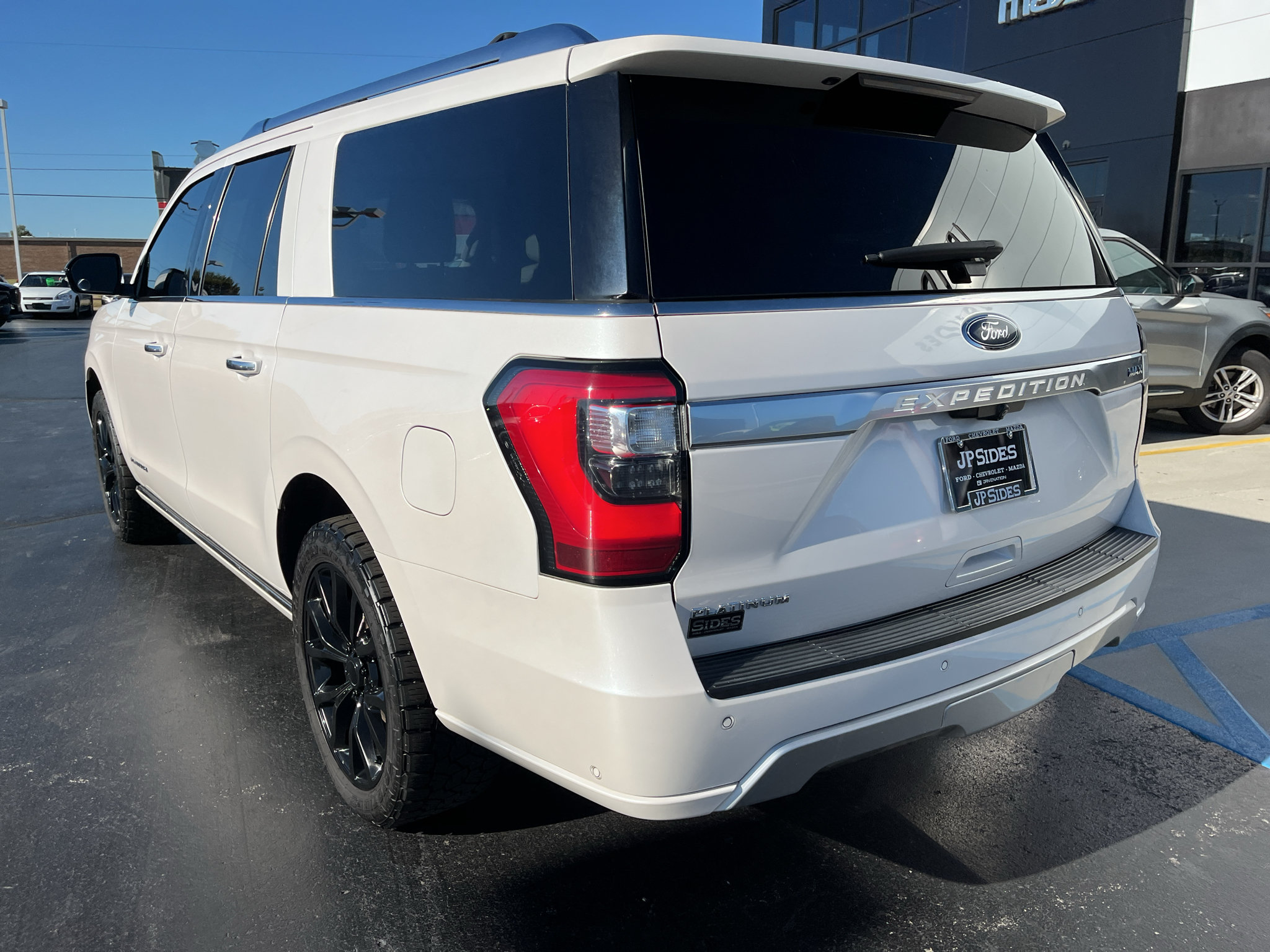 Used 2018 Ford Expedition Max Platinum AWD/4WD image 11