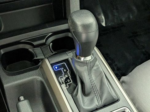 Used 2022 Toyota Tacoma SR5 w/ Technology Package RWD image 17
