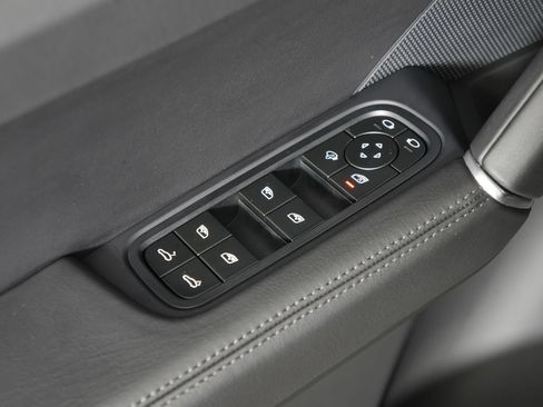 Certified 2023 Porsche Cayenne AWD/4WD image 19
