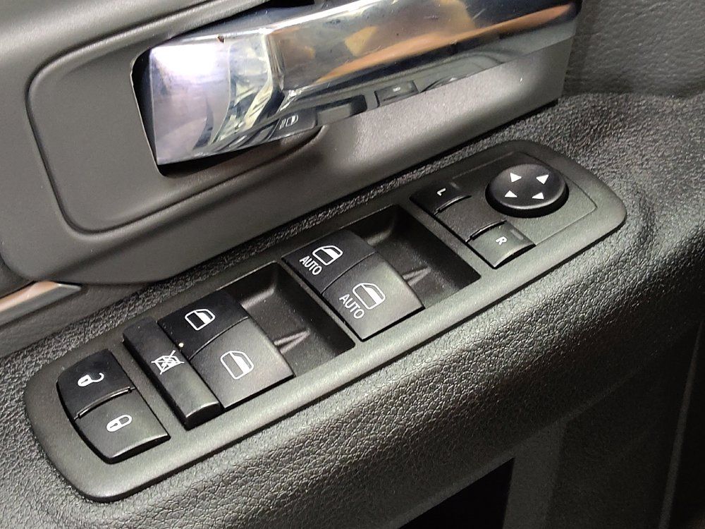 Used 2022 RAM 1500 Classic SLT RWD image 27