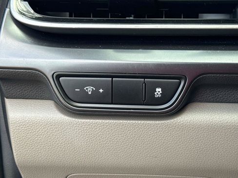 Used 2025 Kia Carnival FWD image 31