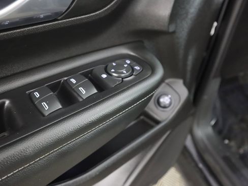 Used 2024 GMC Terrain SLT image 37