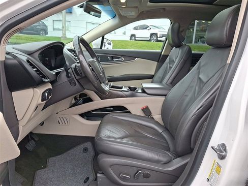 Used 2019 Lincoln Nautilus Select w/ Class II Trailer Tow Package image 14