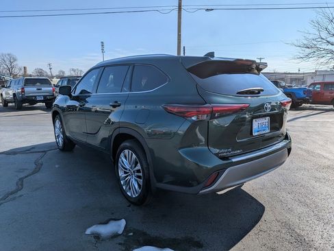 Certified 2025 Toyota Highlander Platinum image 5