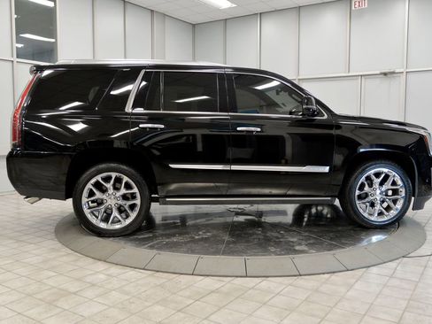 Used 2018 Cadillac Escalade Platinum image 9