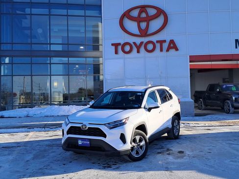 Used 2023 Toyota RAV4 XLE image 1