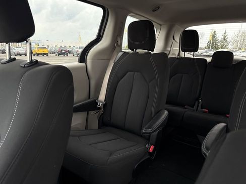 Used 2024 Chrysler Voyager LX image 26