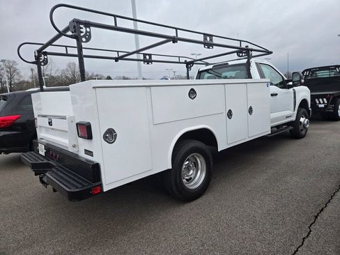 New 2026 Ford F350 4x4 Regular Cab DRW Super Duty image 4