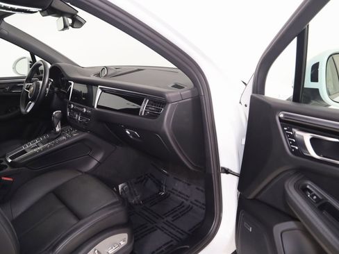 Used 2021 Porsche Macan image 52