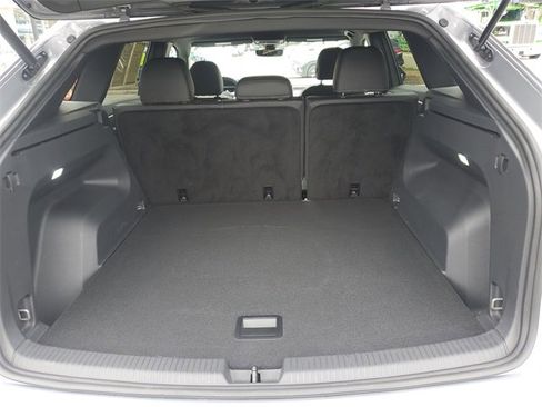 Certified 2025 Volkswagen Atlas Cross Sport SE image 9