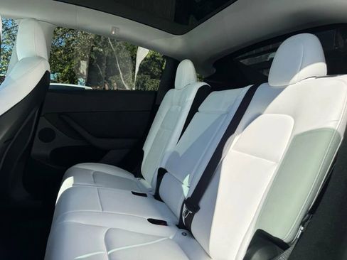 Used 2023 Tesla Model Y Long Range image 18