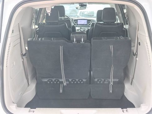 Used 2023 Chrysler Pacifica Touring-L FWD image 30