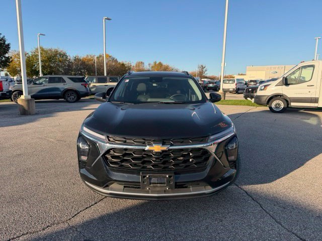Used 2024 Chevrolet Trax LT w/ LT Convenience Package FWD image 2
