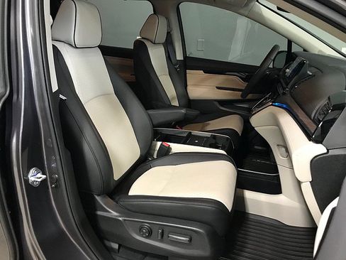 Used 2026 Honda Odyssey Elite image 14